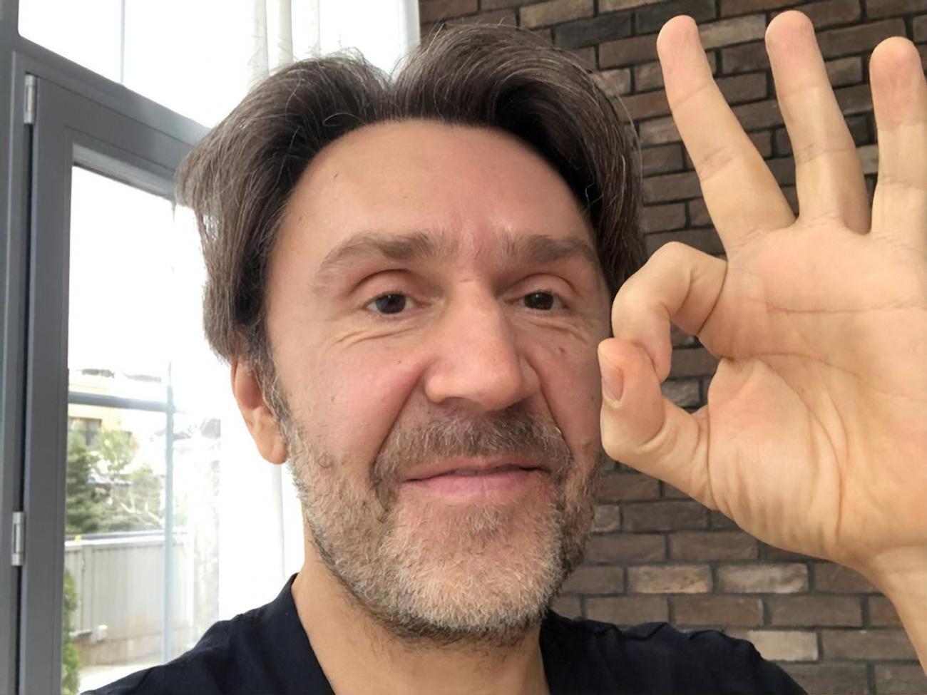 Шнуров:&nbsp;И институты, и школы хотят от "ковида" уколы