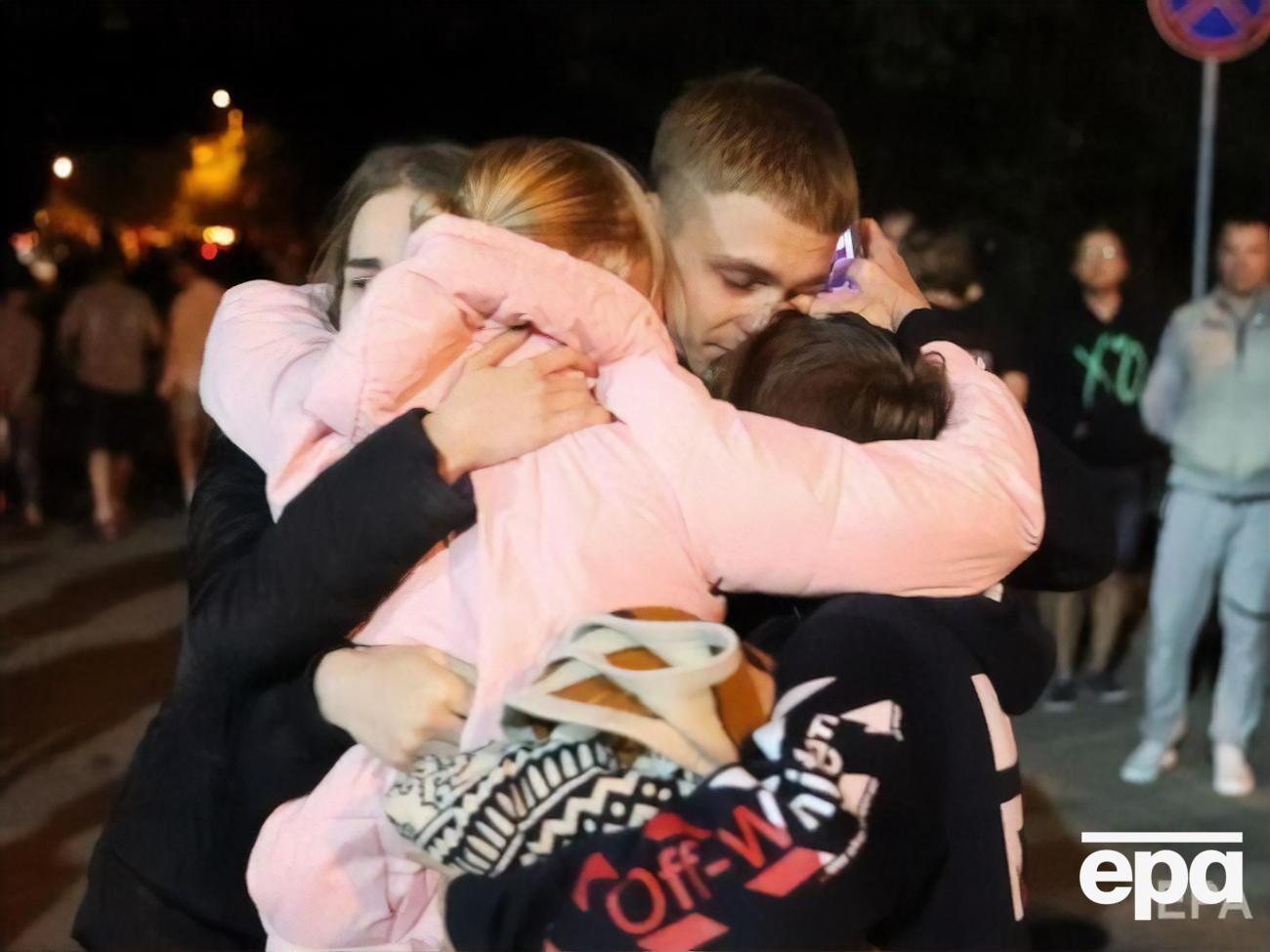 В Минске из СИЗО встречали задержанных в ходе протестов. Фоторепортаж