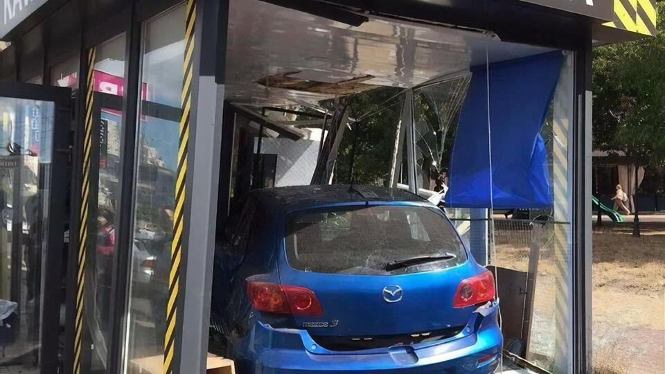 На місці події працюють швидка допомога і рятувальники