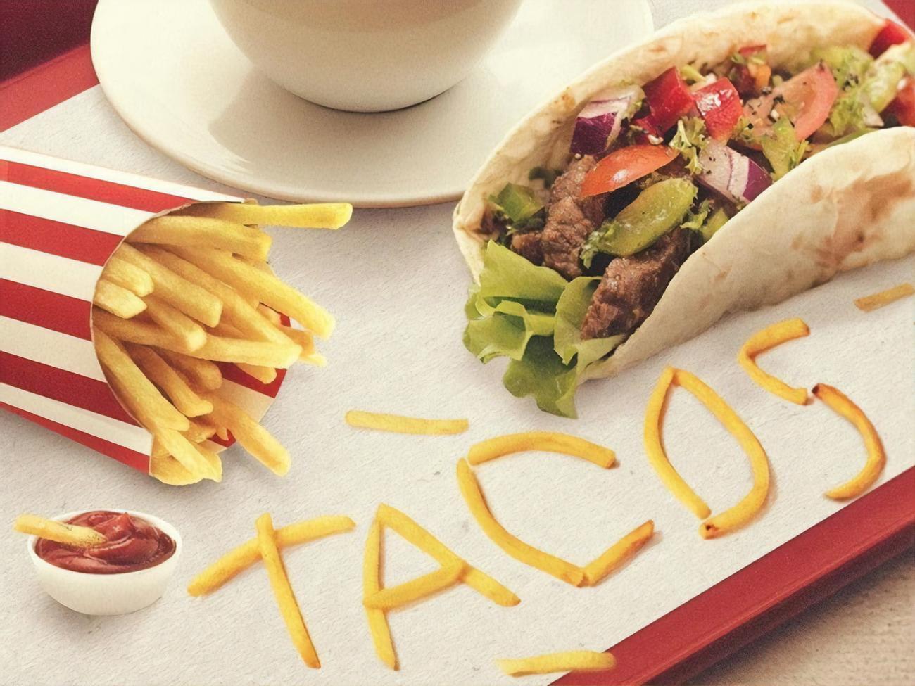 У кліпі Little Big на трек Tacos їжа заговорила