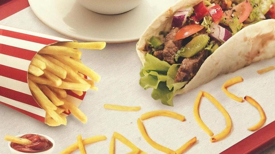 У кліпі Little Big на трек Tacos їжа заговорила