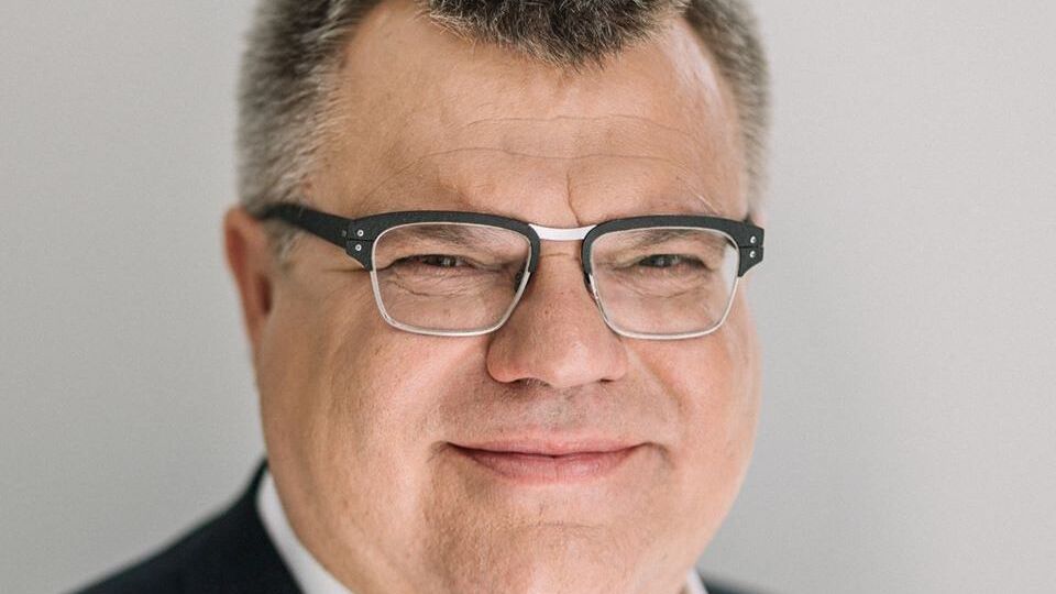 18 червня Бабарика та його сина Едуарда затримали за обвинуваченням у фінансових махінаціях