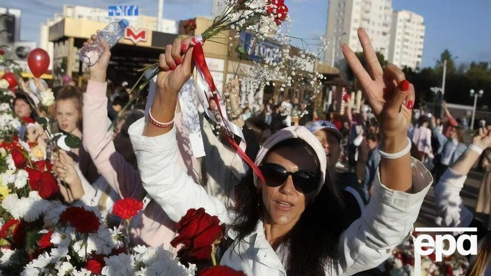 Митингующие в Беларуси обвиняют власти в фальсификации результатов выборов президента страны