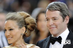 Бродерик был замечен на пляже без супруги и детей