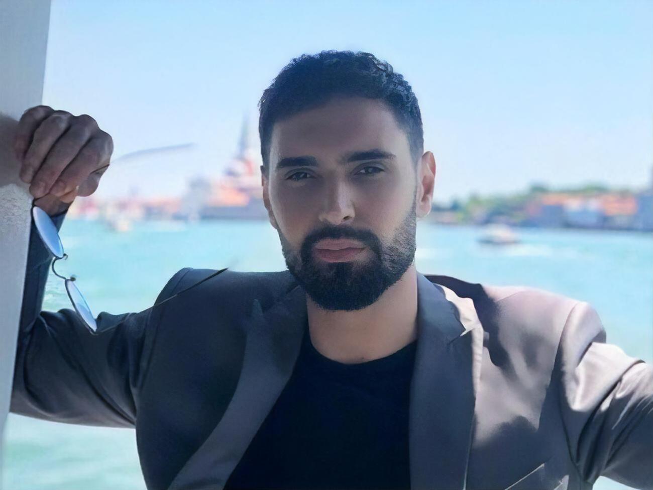 Козловський за допомогою цитати Бернарда Шоу підписав фото, зроблене в туалеті