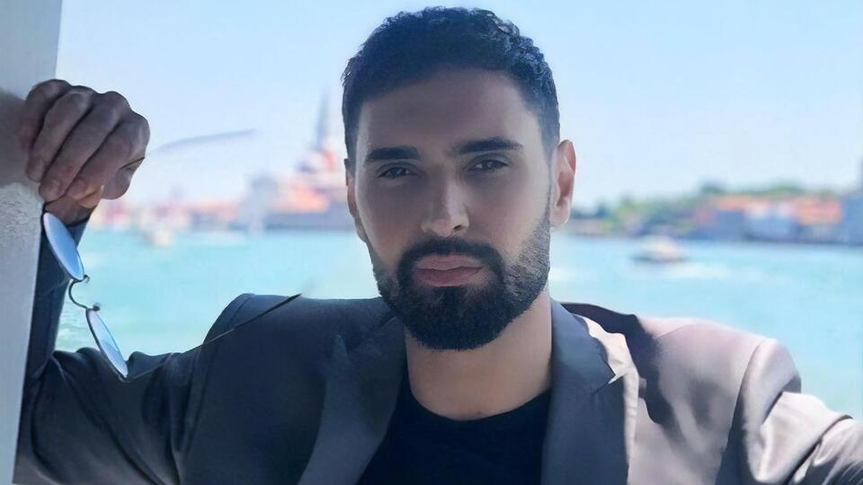 Козловский с помощью цитаты Бернарда Шоу подписал фото, сделанное в туалете