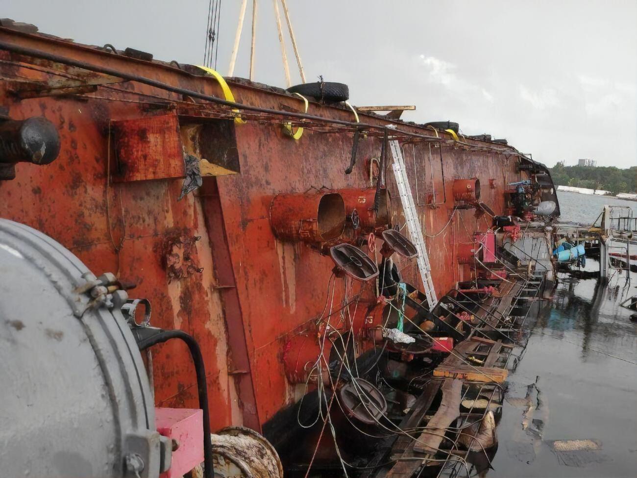 Танкер Delfi затонул возле пляжа в Одессе в ноябре 2019 года
