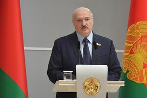 По официальным данным, победу в выборах президента Беларуси одержал действующий президент Александр Лукашенко