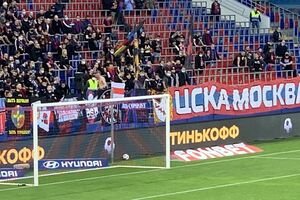 На матче в Москве вывесили флаг в поддержку Беларуси