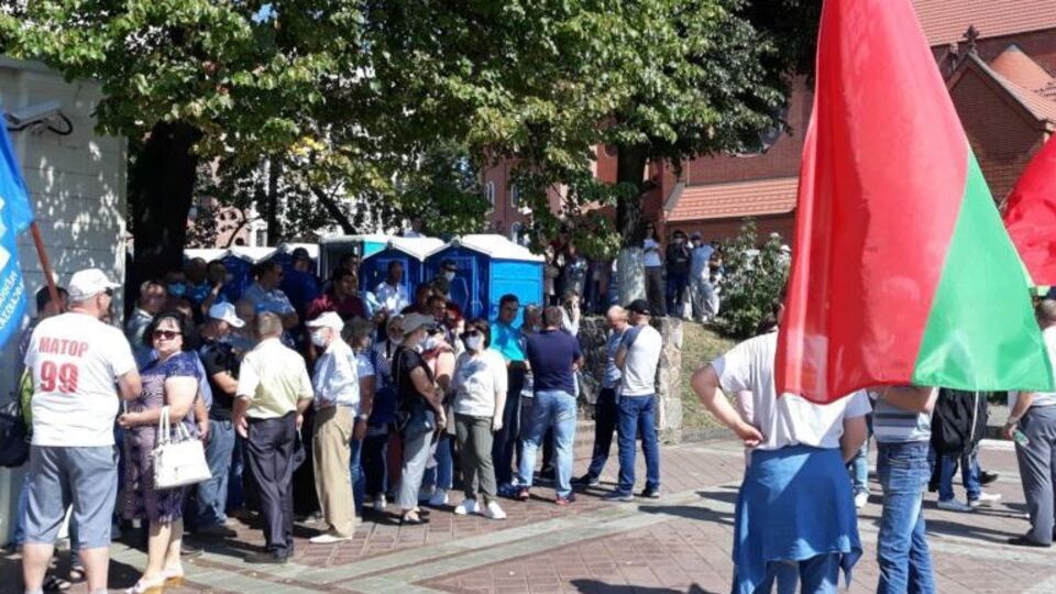 Митинг проходит на площади Независимости