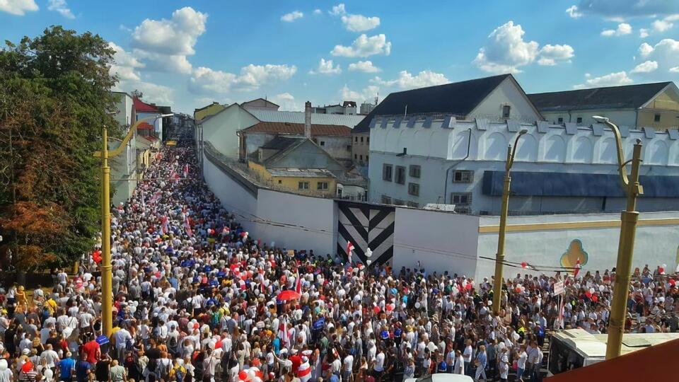 На митинге в Гродно наблюдаются перебои со связью