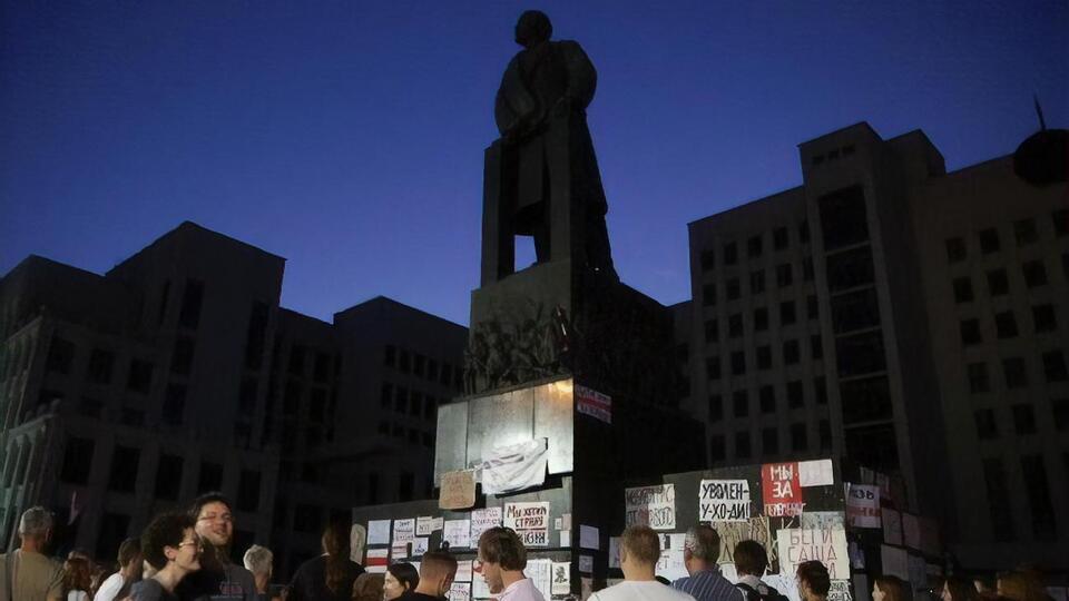 До вечора учасники мітингу почали розходитися, повідомляли ЗМІ