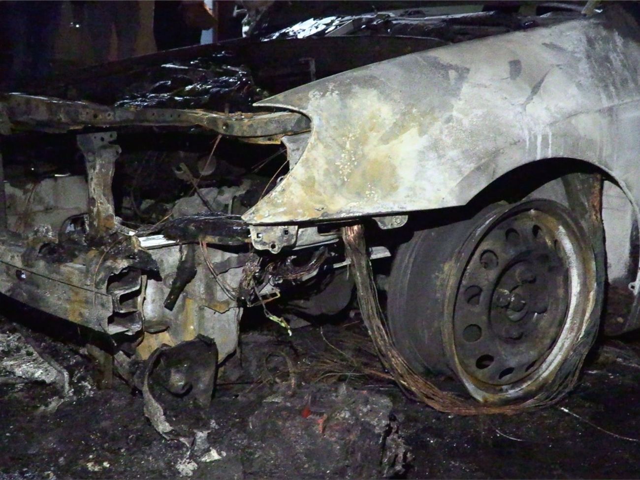 Автомобиль подожгли этой ночью