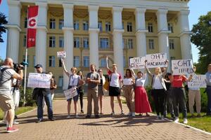 Під редакції ОНТ і СТВ вийшло приблизно 40 журналістів