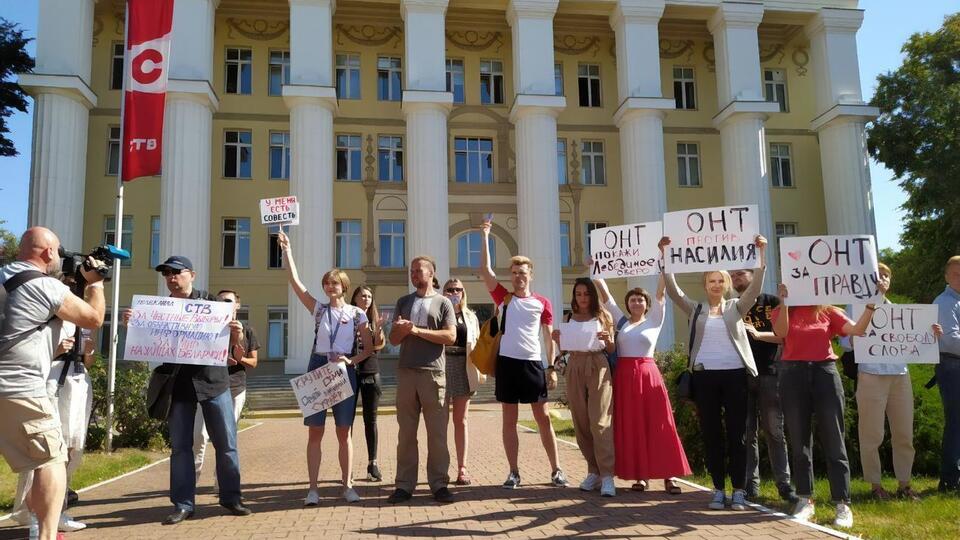 Під редакції ОНТ і СТВ вийшло приблизно 40 журналістів