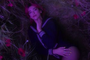 Дуа Липа позировала в поле