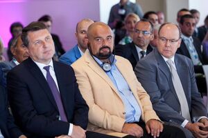 Раніше повідомляли, що Злочевського (посередині) оголосили в розшук