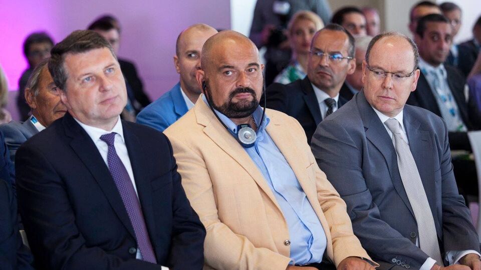 Раніше повідомляли, що Злочевського (посередині) оголосили в розшук