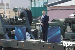 Быков – Лукашенко (на фото): Так чего же ты хочешь, утративший все Лука? Твои флаги повисли, участь твоя жалка