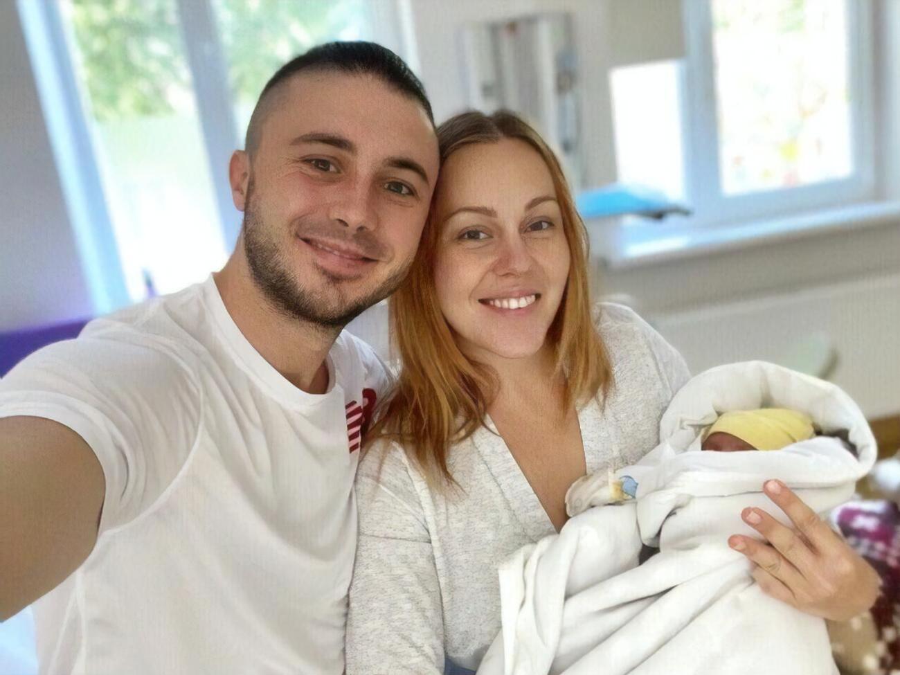 Alyosha: Ми дякуємо всім за чудові привітання! Нам неймовірно приємно, що у нас так багато друзів і просто людей, які щиро радіють разом із нами простому людському щастю!