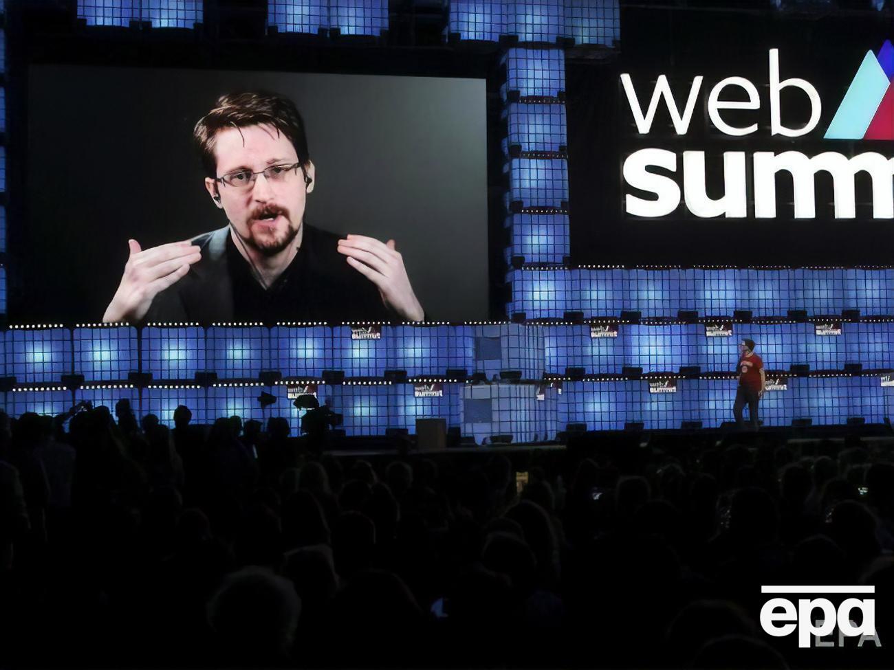 Сноуден живет в РФ