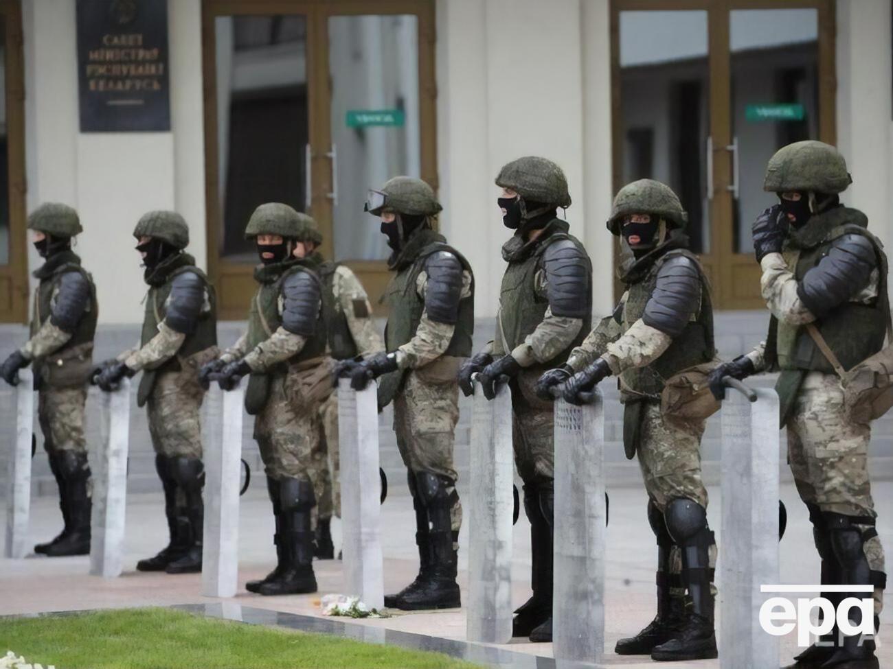 Силовиков наградили на фоне разгона массовых протестов в стране