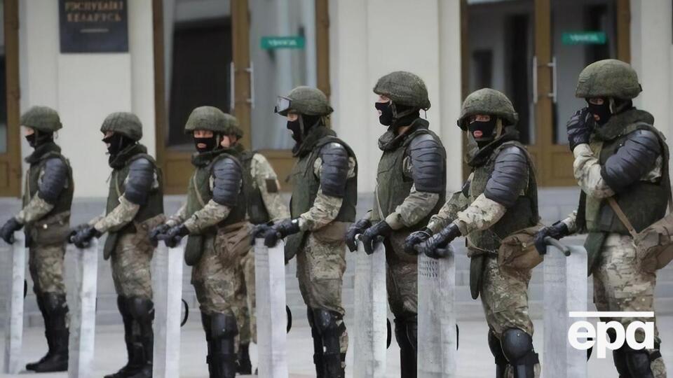 Силовиков наградили на фоне разгона массовых протестов в стране
