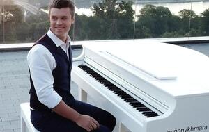 Хмара: Что касается монетизации, она есть, но это небольшие деньги