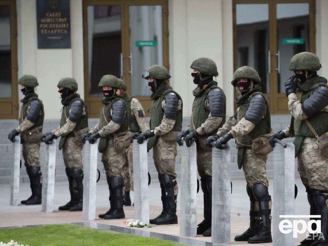 Для розгону протестувальників білоруські силовики застосовували світлошумові гранати, гумові кулі й водомети