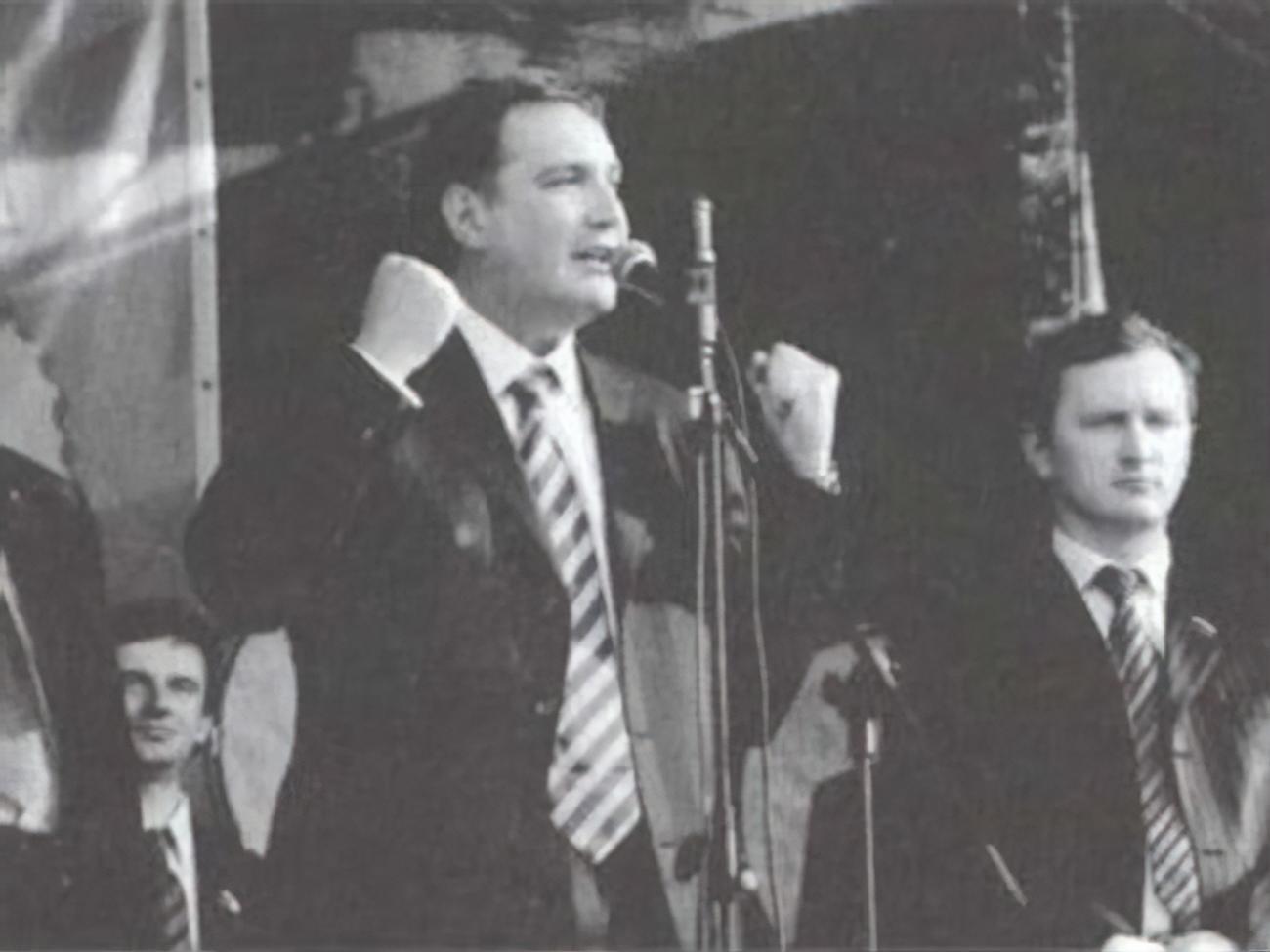 Дмитрий Рогозин на митинге партии "Родина" в 2005 году