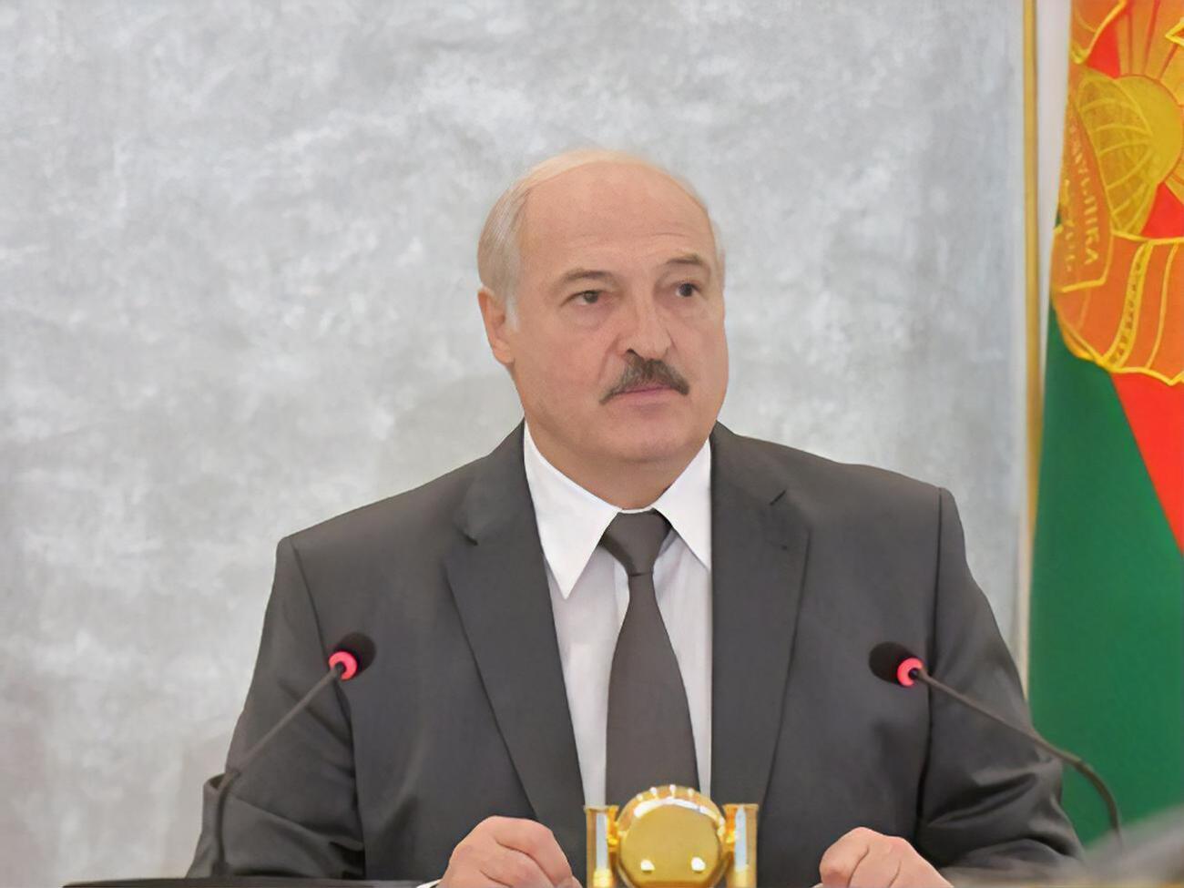 Лукашенко подписал два указа по кадрам
