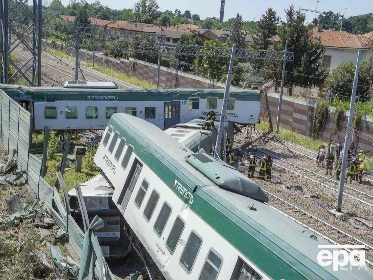 Кілька вагонів зійшло з рейок