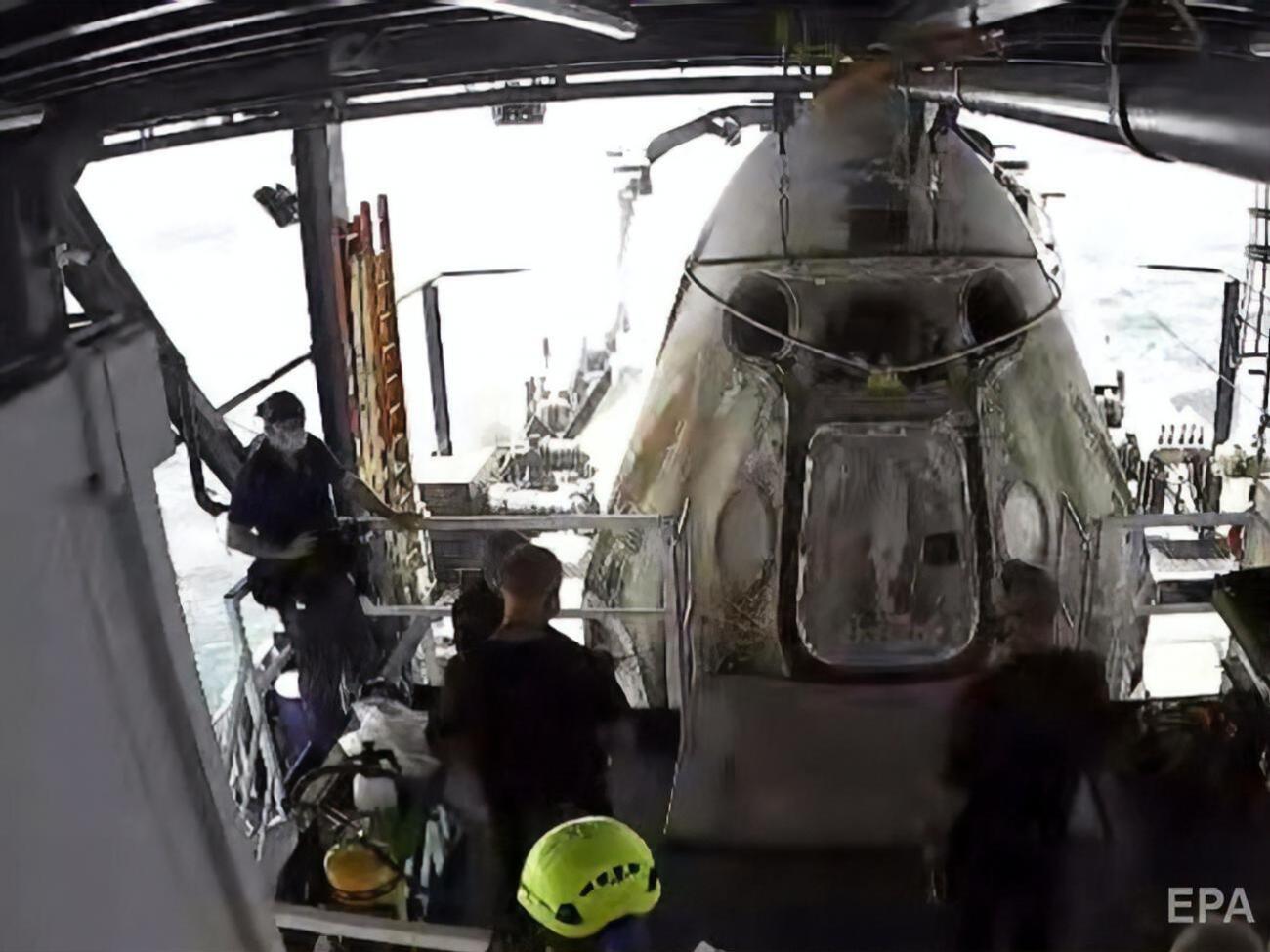 Частный космический корабль компании SpaceX успешно вернулся на Землю. Фоторепортаж