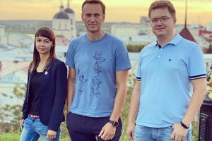Навальный с командой летел из Томска