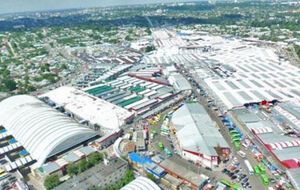 Кернес использует президентский проект "Большая стройка" как прикрытие для борьбы с несогласными предпринимателями и политическими оппонентами, заявили предприниматели