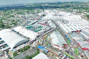 Кернес использует президентский проект "Большая стройка" как прикрытие для борьбы с несогласными предпринимателями и политическими оппонентами, заявили предприниматели