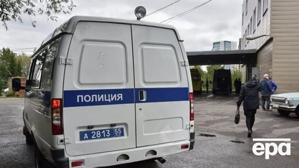 Навальний перебуває в лікарні в Омську