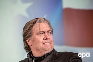 Бэннон был уволен с должности помощника Трампа в августе 2017 года