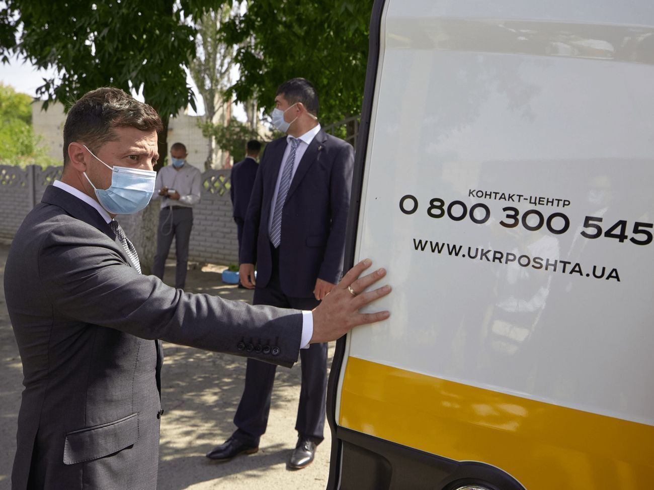 Зеленський перевірив реалізацію нового проєкту, який передбачає впровадження 2500 пересувних відділень "Укрпошти"