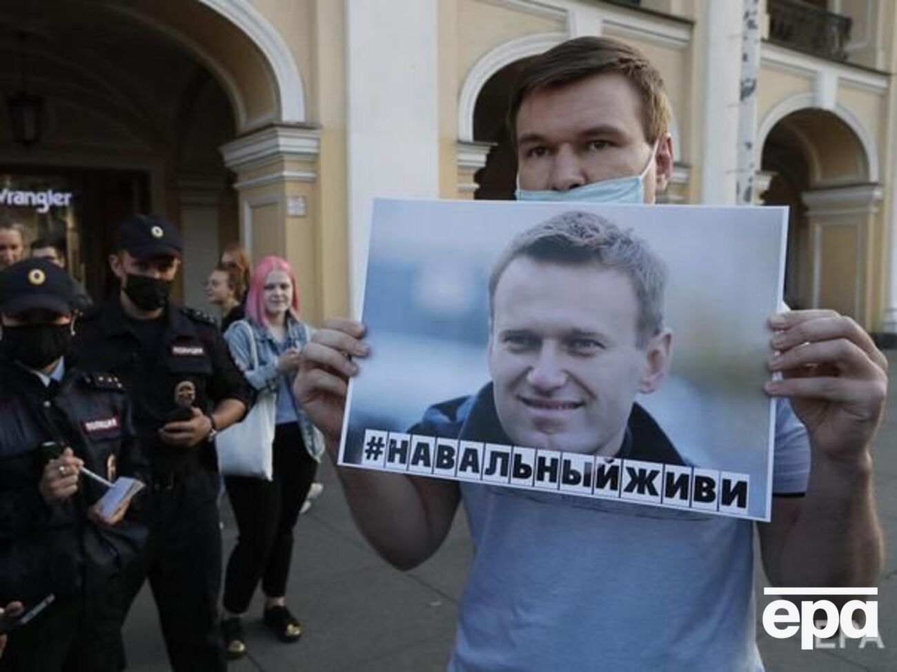 Сьогодні до обіду Навальний міг би бути в Німеччині