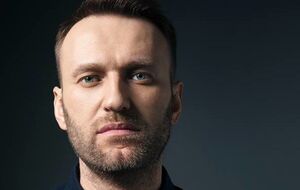 Олексій Навальний перебуває в комі і під'єднаний до апарата штучної вентиляції легенів понад добу