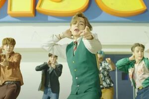 Як такого сюжету в ролику немає