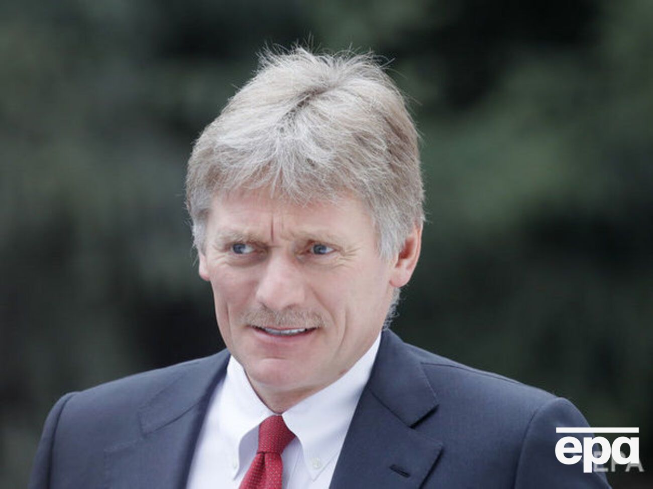 Песков заявил, что Кремль не занимается лечением пациентов