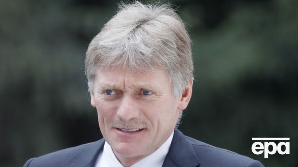 Песков заявил, что Кремль не занимается лечением пациентов