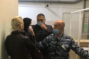 Жена Навального сказала, что ей препятствовали люди в штатском