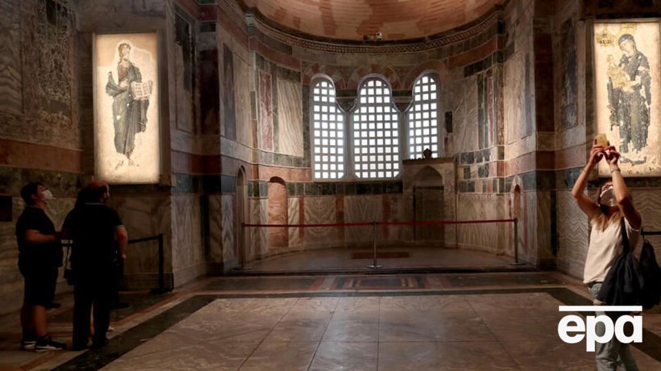 Реджеп Эрдоган превратил в мечеть монастырь Хора