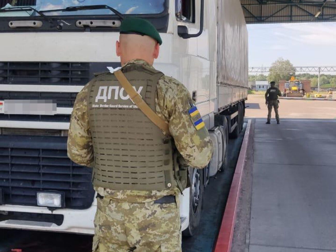 Украинцы смогут въехать на территорию Беларуси по загранпаспорту