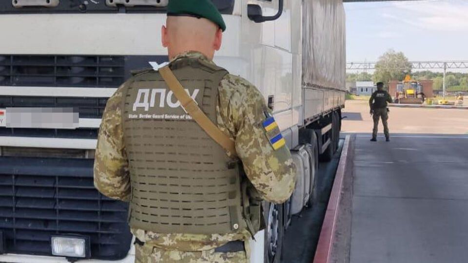 Украинцы смогут въехать на территорию Беларуси по загранпаспорту