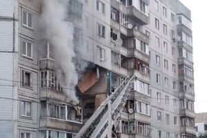 На месте пожара работают 29 единиц техники и 103 сотрудника МЧС
