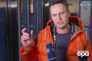 В аеропорт Омська прилетів літак, який готовий доправити Навального на лікування в Німеччину